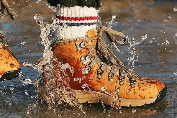 The difference between waterproof boots and rain boots The difference between waterproof boots and rain boots